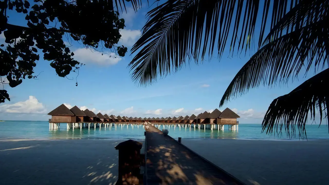 Widok na domki na wodzie w Sun Siyam Olhuveli