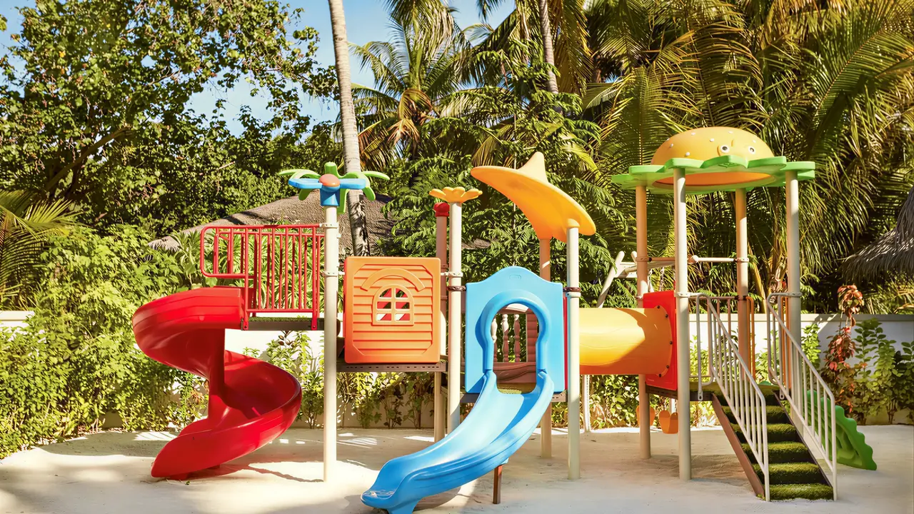 Kolorowy plac zabaw dla dzieci w Sun Siyam Olhuveli