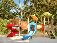 Kolorowy plac zabaw dla dzieci w Sun Siyam Olhuveli