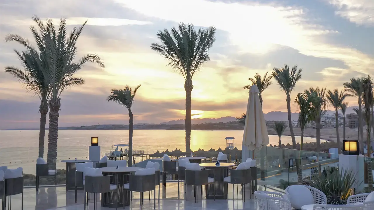 Taras z widokiem na morze w Sunrise Remal Beach