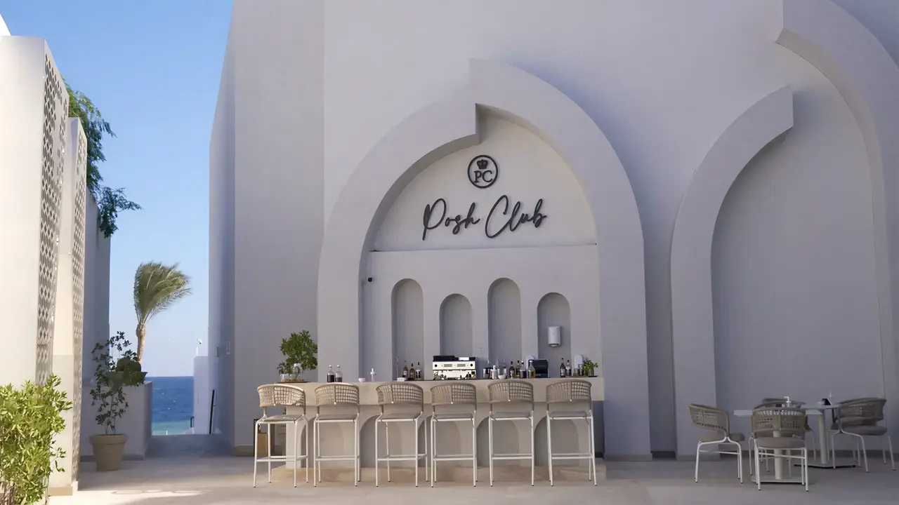 Bar Posh Club w Sunrise Remal Beach
