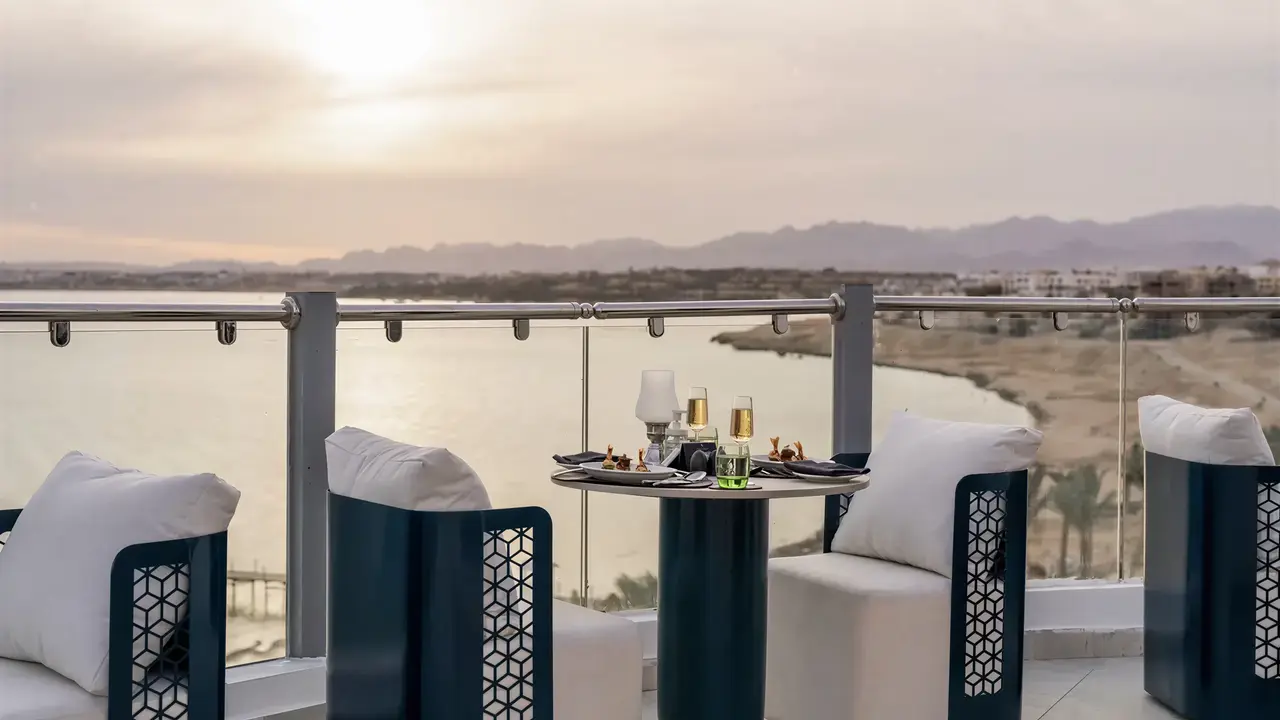 Taras z widokiem na morze w Sunrise Remal Beach