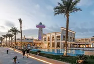 Widok na budynki i basen w Sunrise Remal Beach