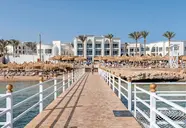 Widok na kompleks Sunrise Remal Beach z molo