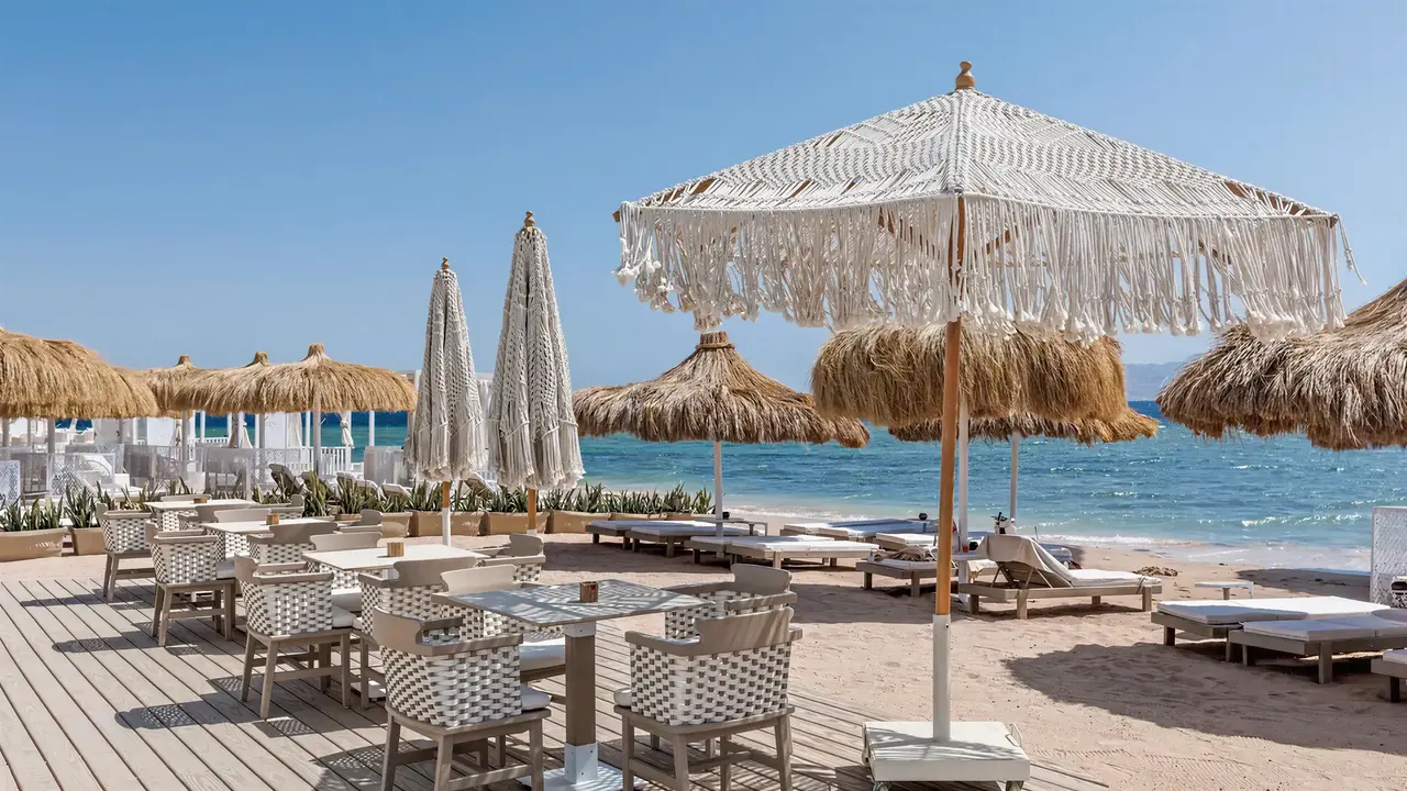 strefa wypoczynkowa na plaży w Sunrise Remal Beach