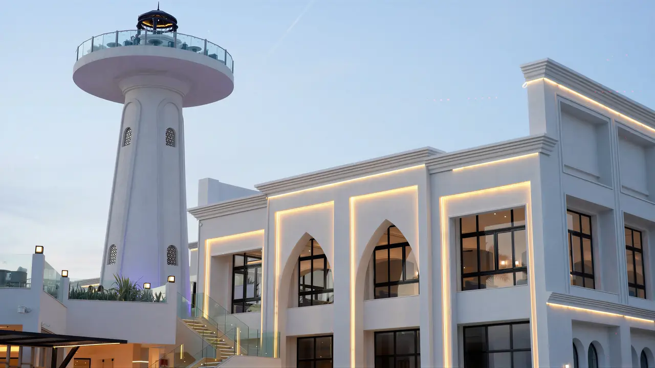 Nowoczesna architektura zewnętrzna obiektu Sunrise Remal Beach