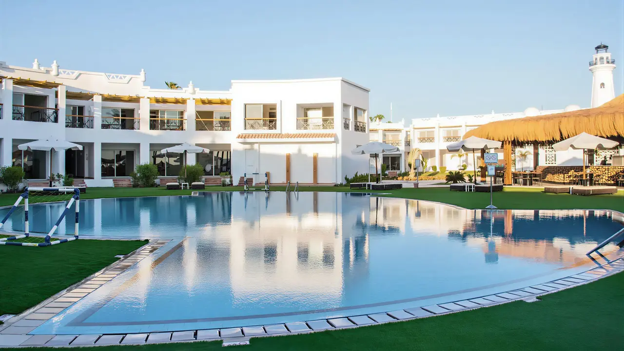 Basen zewnętrzny w obiekcie Sunrise Remal Beach