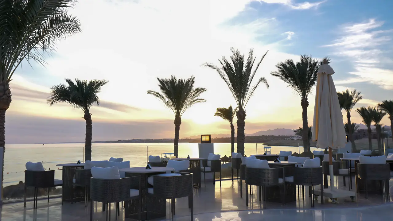Taras z widokiem na morze w Sunrise Remal Beach