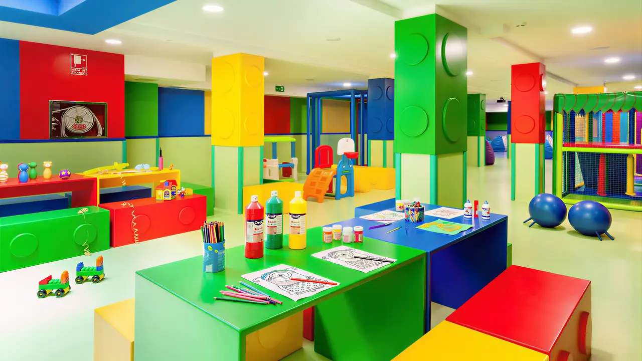 Kolorowy pokój zabaw dla dzieci w Tagoro Family & Fun