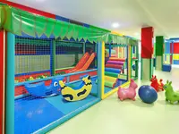 Kolorowy plac zabaw dla dzieci w Tagoro Family & Fun