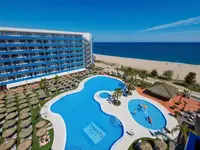 Widok na kompleks Tahiti Playa z basenem i plażą