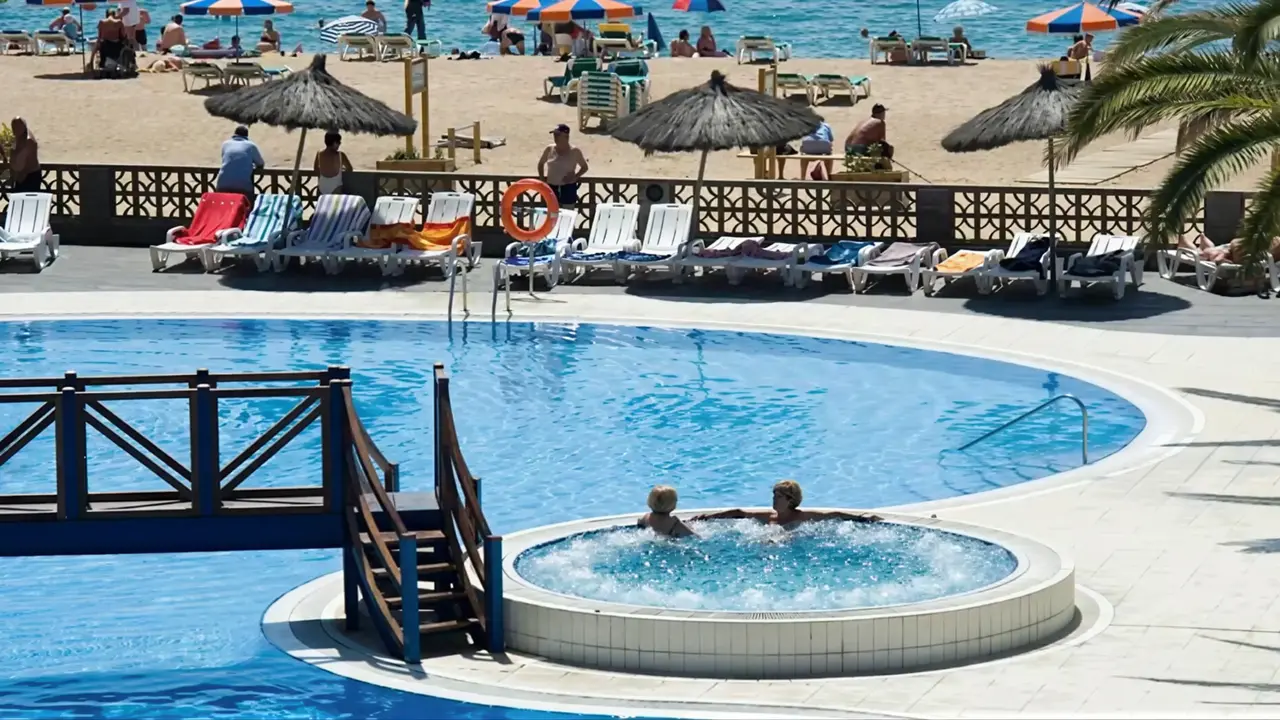 Basen i jacuzzi w Tahiti Playa