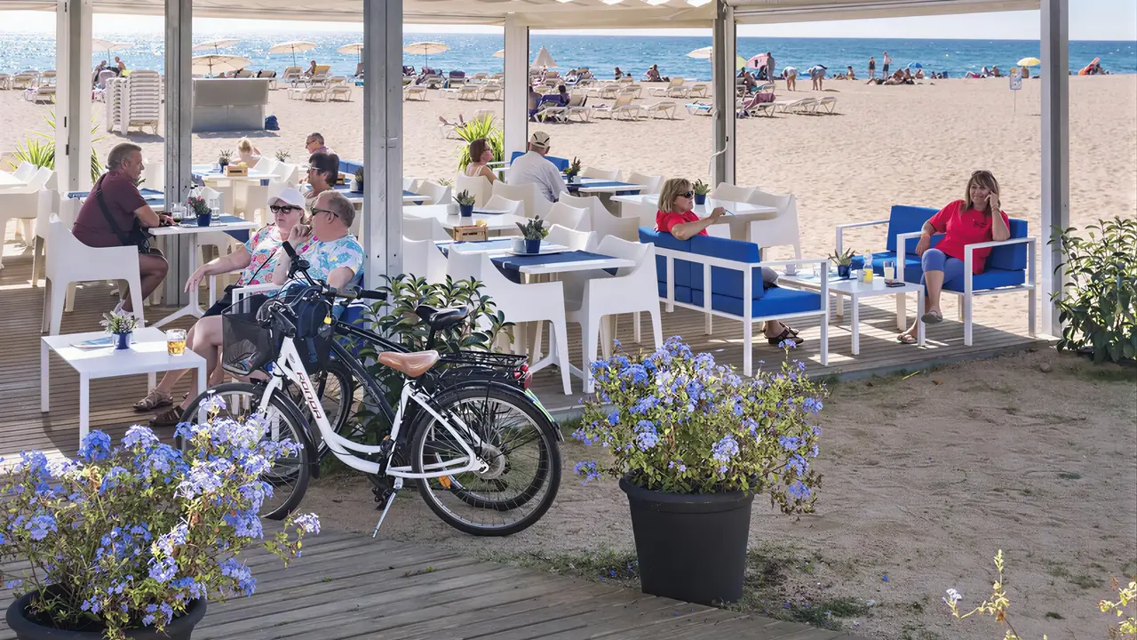 Taras nad plażą w Tahiti Playa