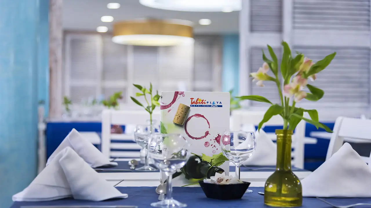 Nakryty stół w restauracji Tahiti Playa