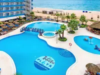 Widok na kompleks basenów w Tahiti Playa