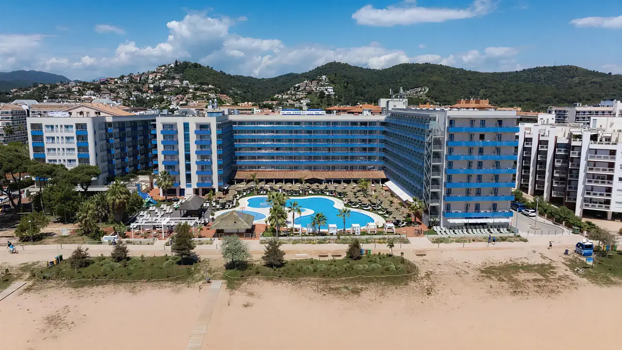 Widok na kompleks Tahiti Playa z basenami i plażą