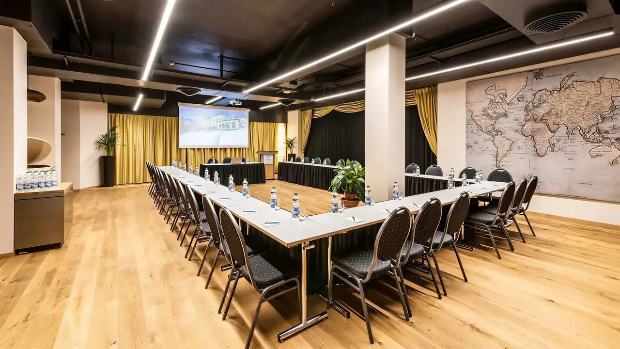 Sala konferencyjna z ekranem w Terrace