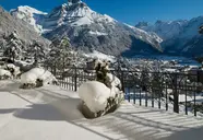 Zimowy widok na Terrace i góry