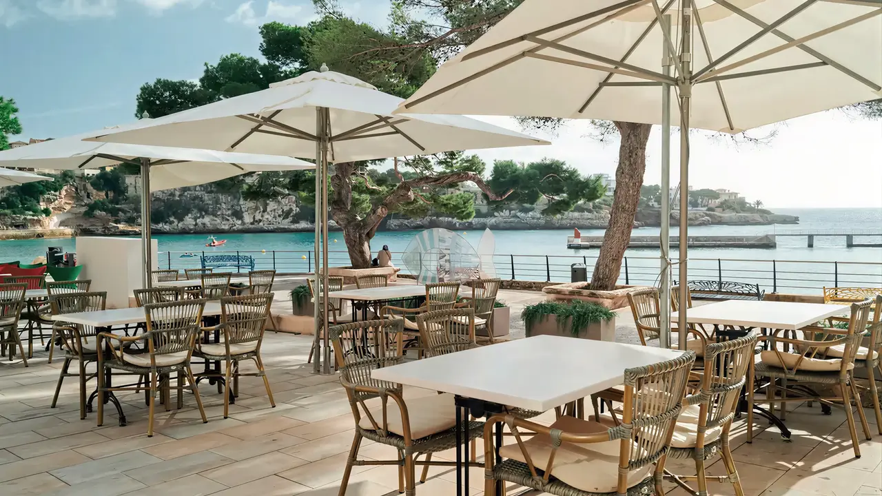 Taras restauracyjny w THB Felip z widokiem na morze