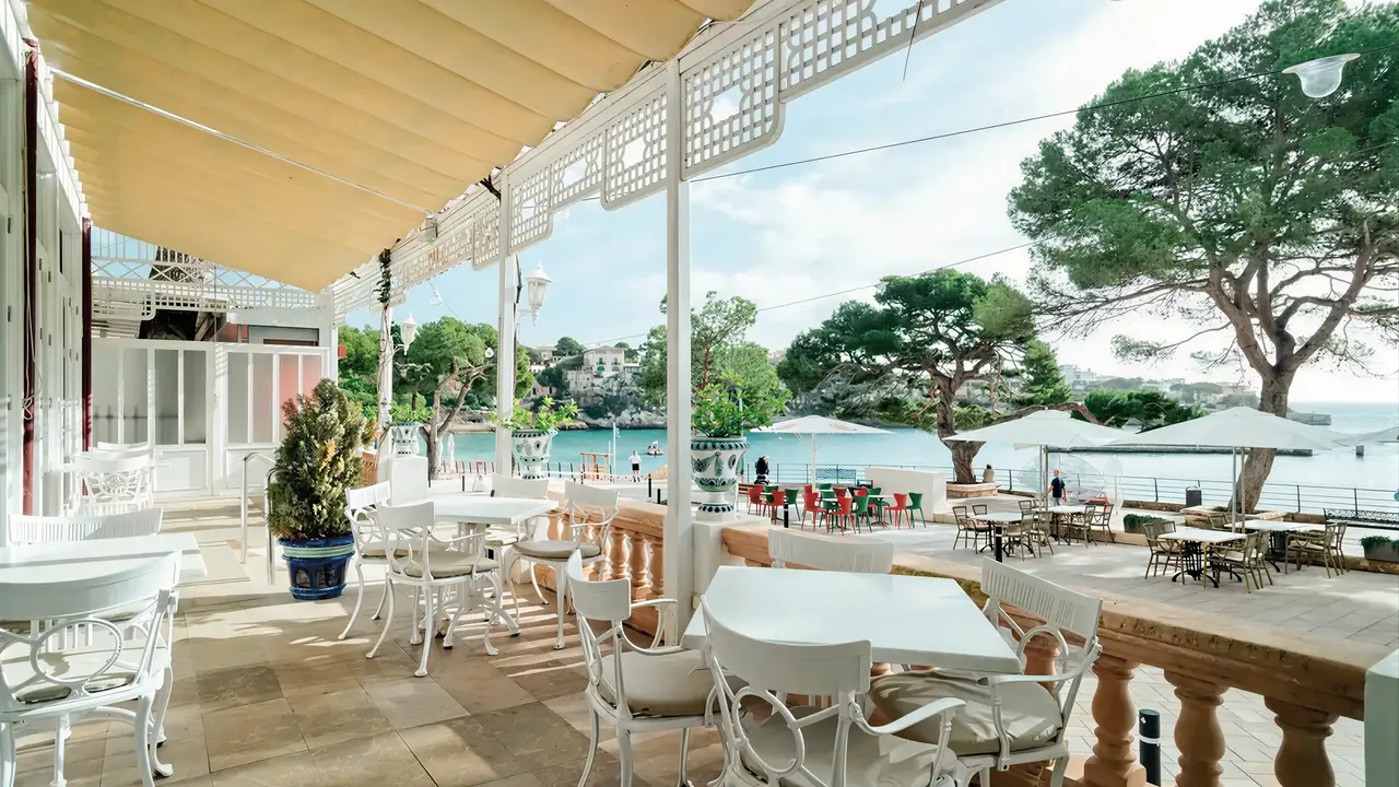 Taras restauracyjny w THB Felip z widokiem na morze