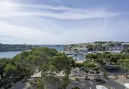 Widok na kompleks THB Felip i pobliski port