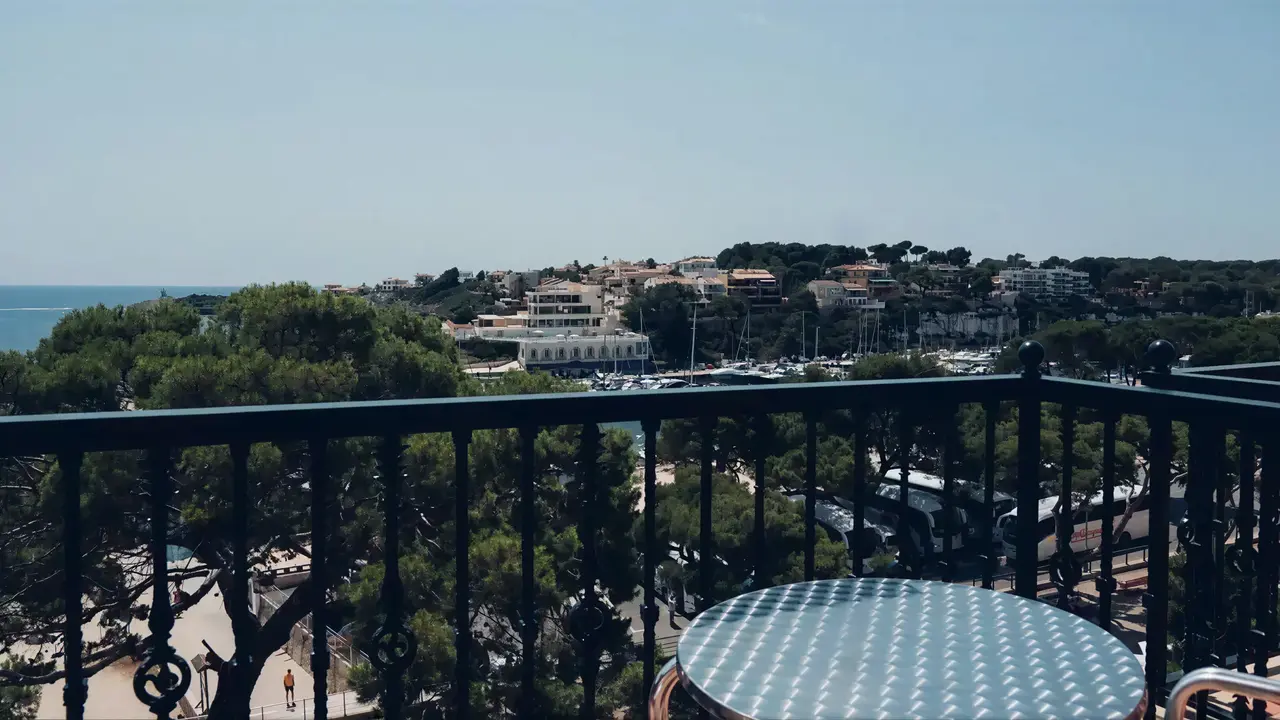 Balkon z widokiem na okolicę w THB Felip