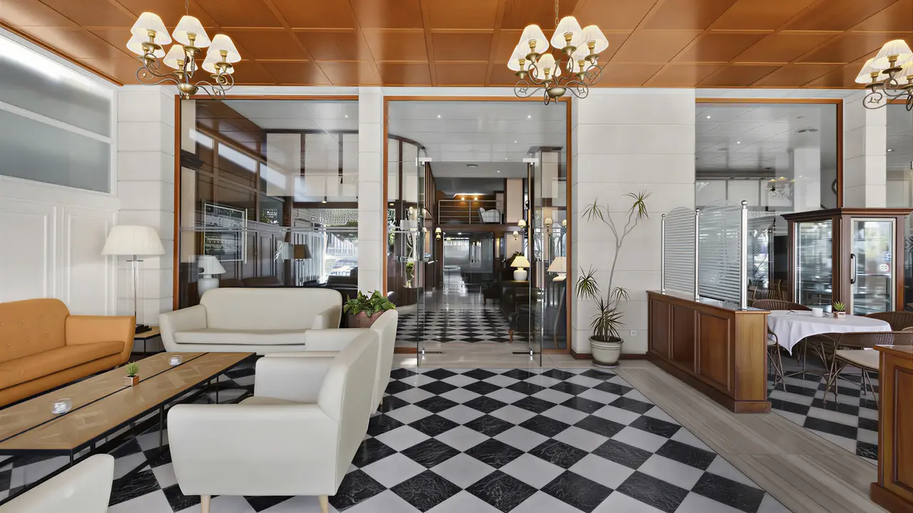 Wnętrze eleganckiego lobby w THB Felip