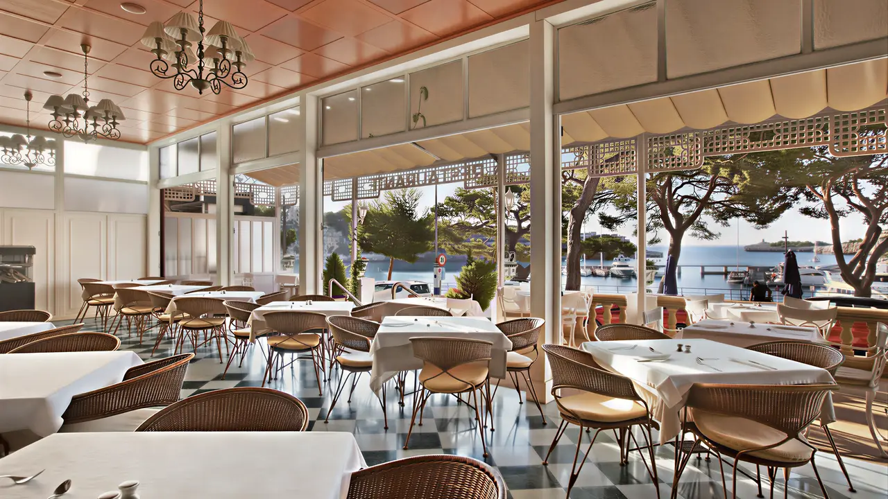 Restauracja w THB Felip z widokiem na morze