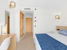 Nowoczesny pokój z łóżkiem w THB Felip