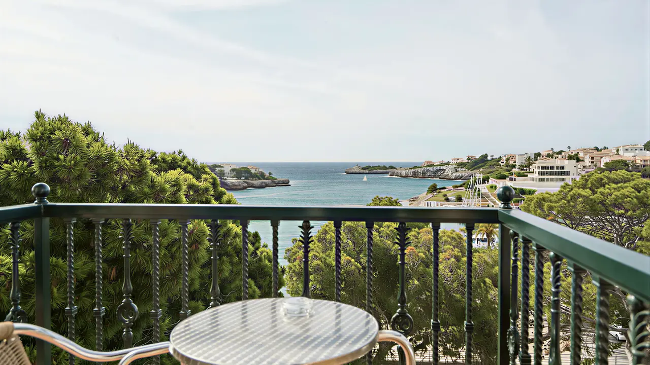 Balkon z widokiem na morze w THB Felip