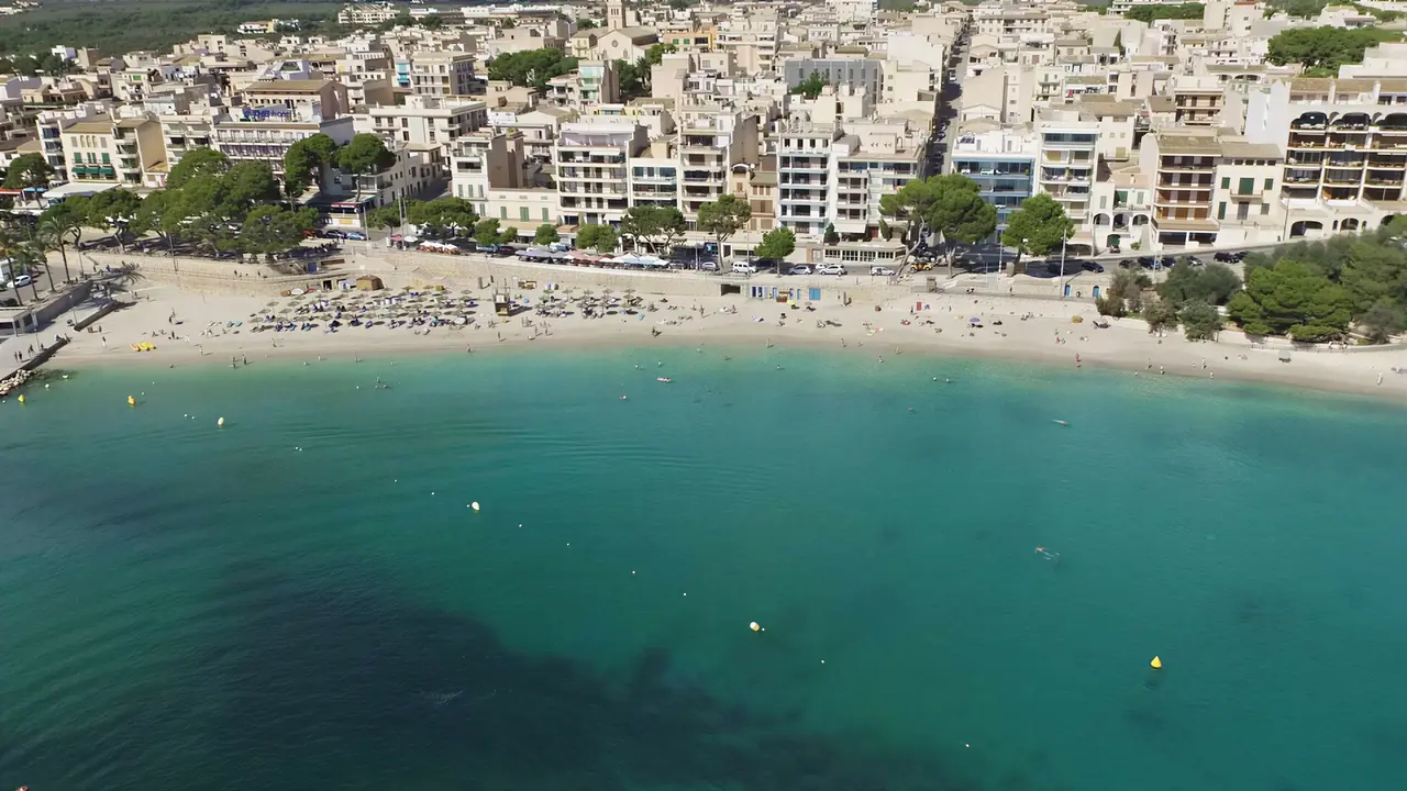 Plaża z turkusową wodą przy THB Felip