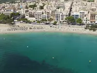 Plaża z turkusową wodą przy THB Felip