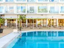 Basen i taras w hotelu THB San Fermin