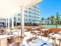 Restauracja na świeżym powietrzu w THB San Fermin