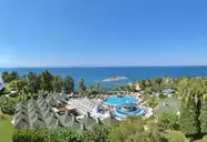 Panorama kompleksu The Grand Blue Sky z widokiem na morze