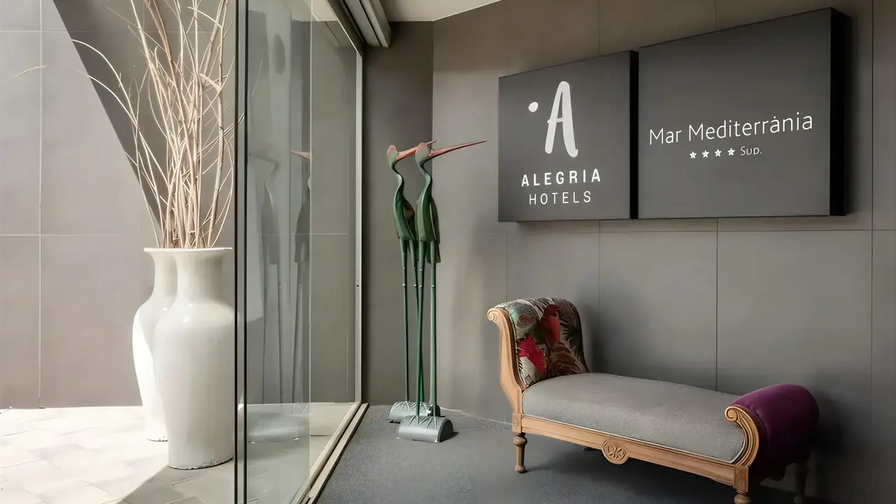 Wnętrze eleganckiego lobby w ThePlace Mar Mediterrania