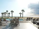 Basen i leżaki w ThePlace Mar Mediterrania