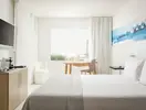 Jasny pokój z łóżkiem w ThePlace Mar Mediterrania