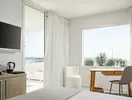 Wnętrze pokoju z widokiem w ThePlace Mar Mediterrania