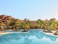 Widok na baseny i budynki Tivoli La Caleta Resort