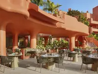 Restauracja na świeżym powietrzu w Tivoli La Caleta Resort 