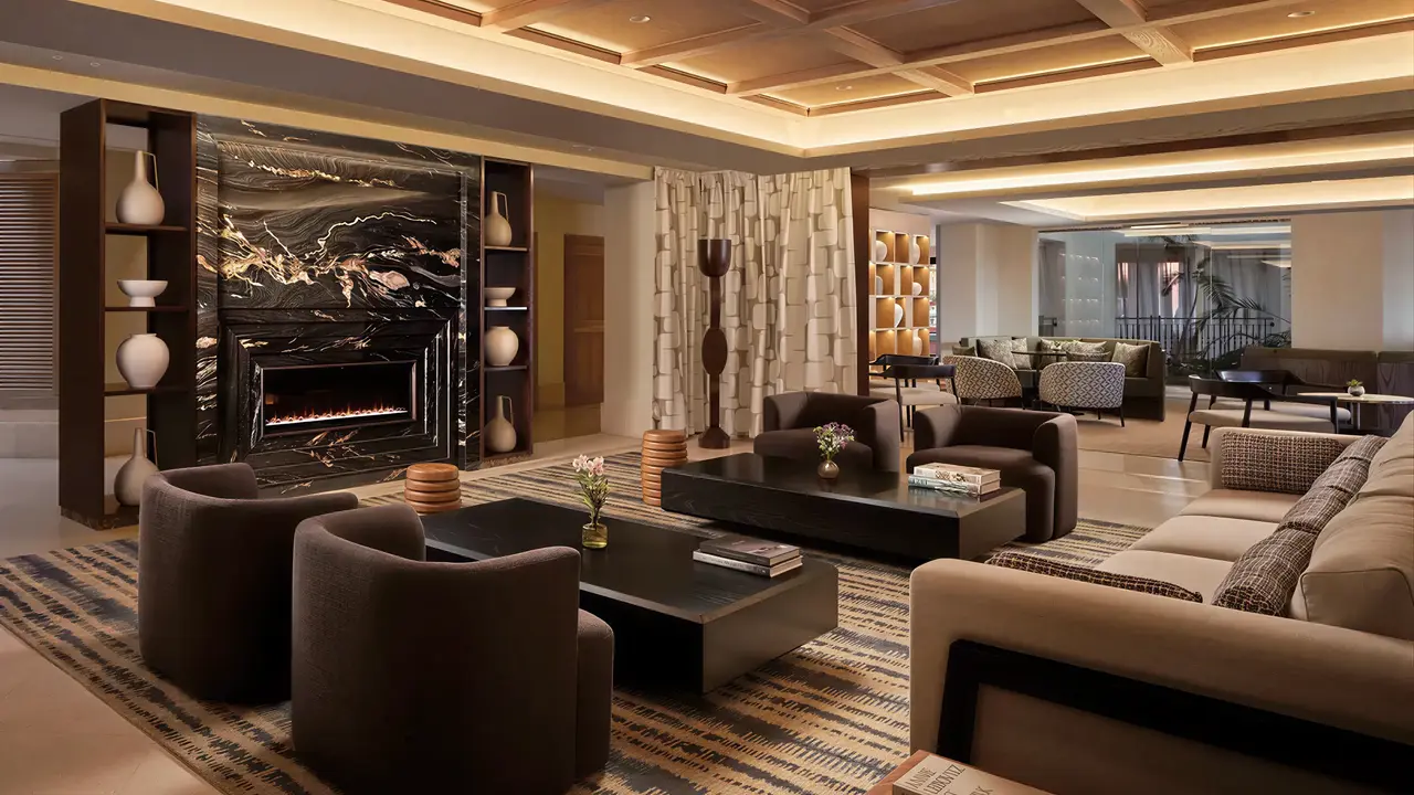 Elegancki salon z wypoczynkiem w Tivoli La Caleta Resort
