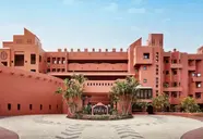 Elewacja budynku Tivoli La Caleta Resort i podjazd