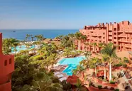 Widok na kompleks i baseny Tivoli La Caleta Resort