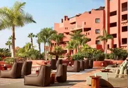 Elewacja budynków i taras w Tivoli La Caleta Resort
