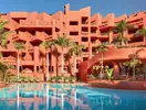 Basen przy budynku hotelu Tivoli La Caleta Resort