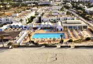 Widok z góry na kompleks TMK Marine Beach i plażę