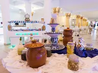 Bufet z jedzeniem w TMK Marine Beach