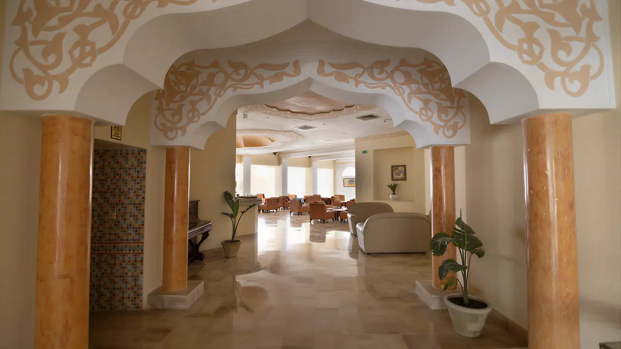 Wnętrze reprezentacyjnego lobby w TMK Marine Beach