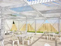 Jasna altana z meblami w TMK Marine Beach